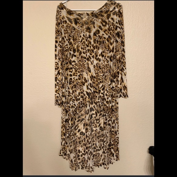 Tops - NEW! Leopard High Low